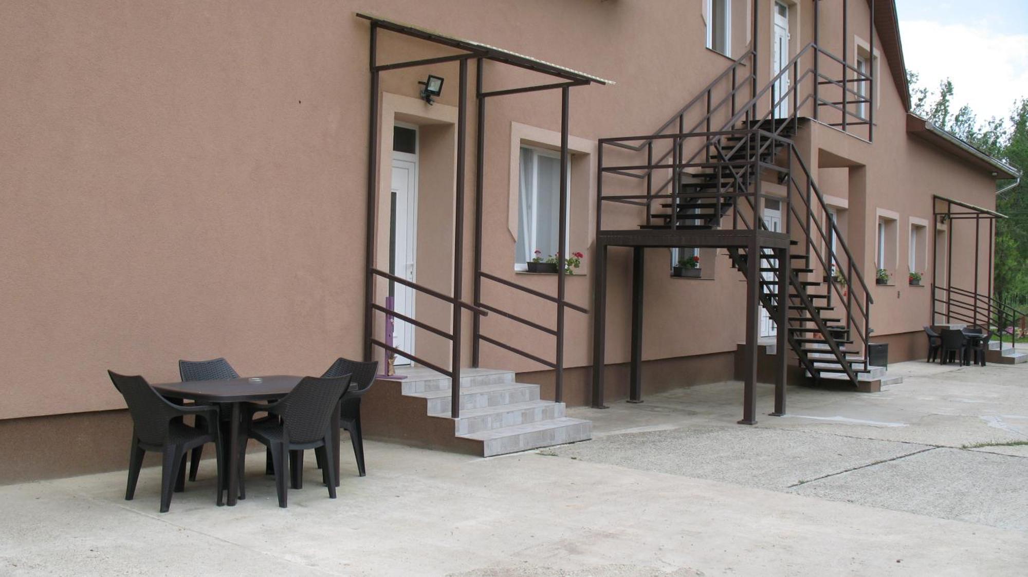 Izisz Apartman Matraterenye Εξωτερικό φωτογραφία