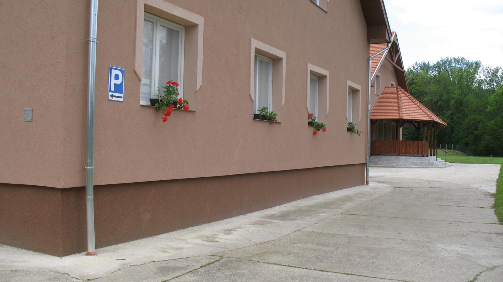 Izisz Apartman Matraterenye Εξωτερικό φωτογραφία