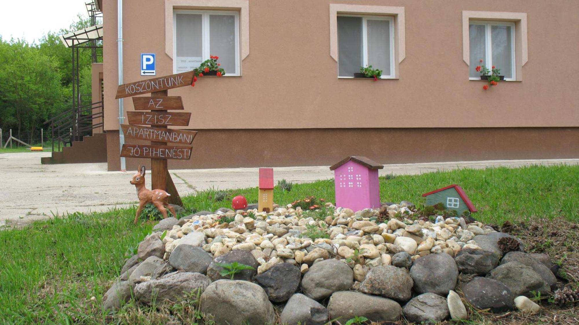 Izisz Apartman Matraterenye Εξωτερικό φωτογραφία