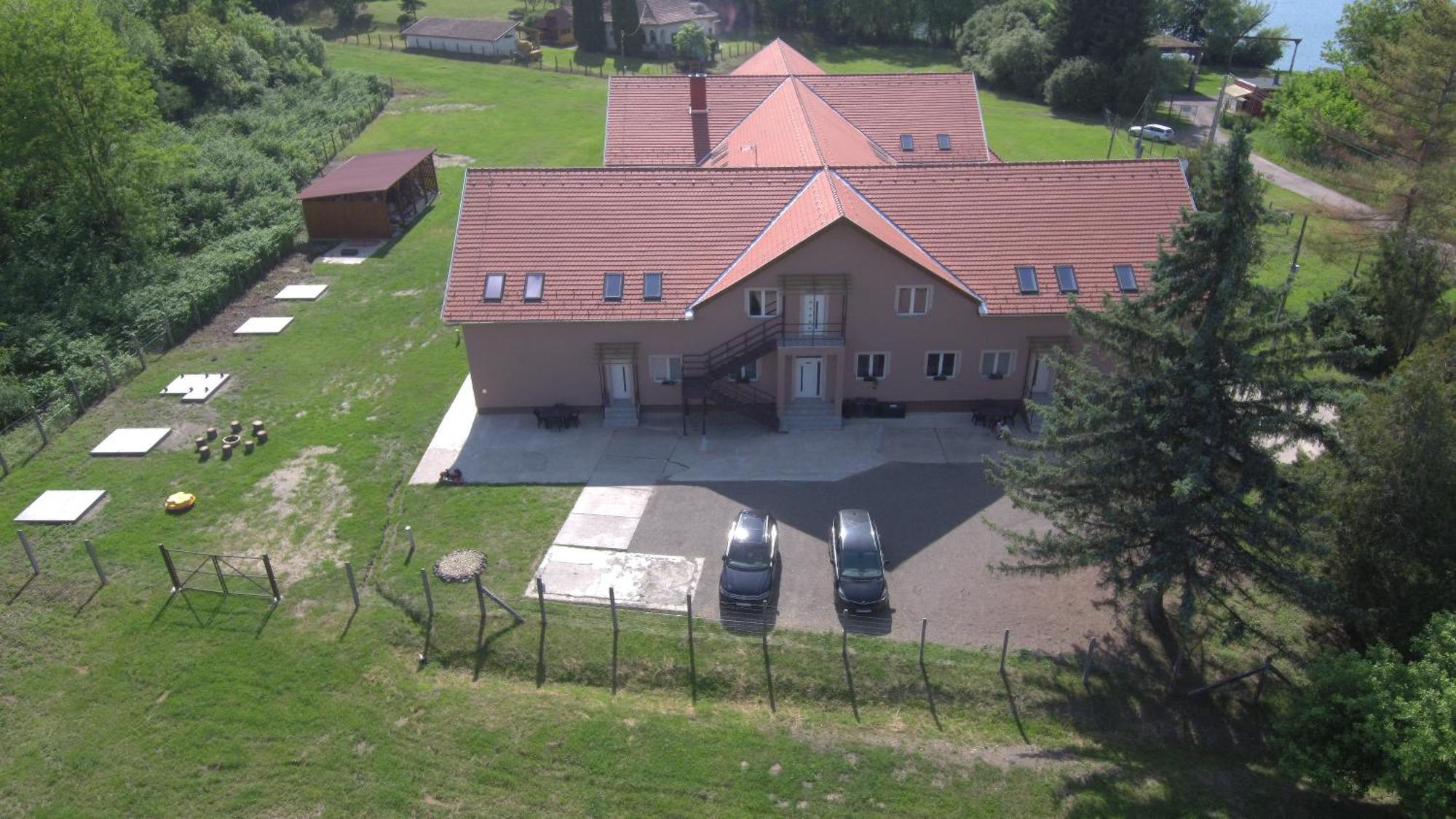 Izisz Apartman Matraterenye Εξωτερικό φωτογραφία